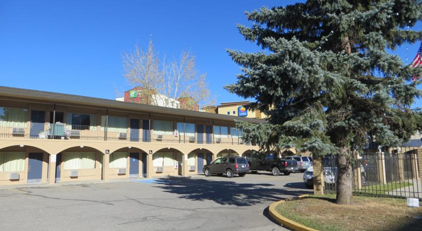 Super 8 Calgary Village Esterno foto
