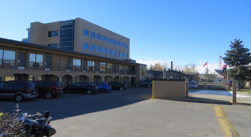 Super 8 Calgary Village Esterno foto