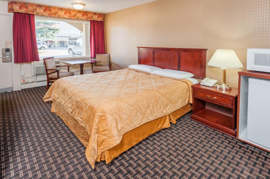 Super 8 Calgary Village Esterno foto